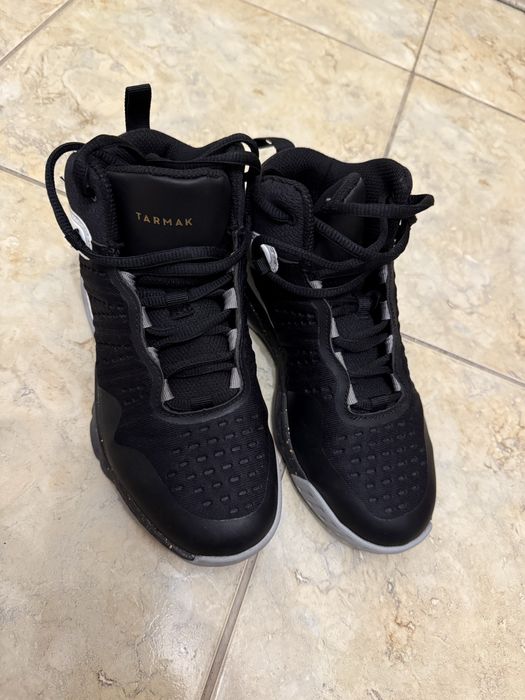 Vand   adidasi de baschet pt copii Tarmak Nr : 32