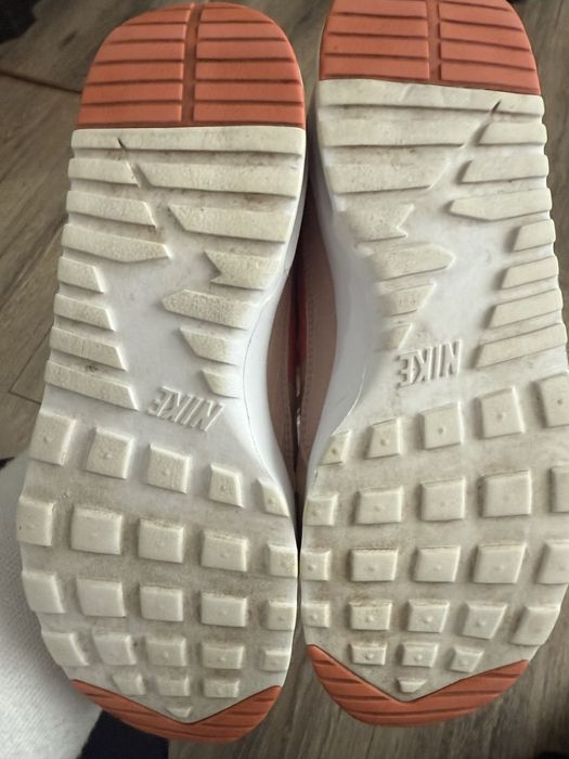 Дамски маратонки Nike