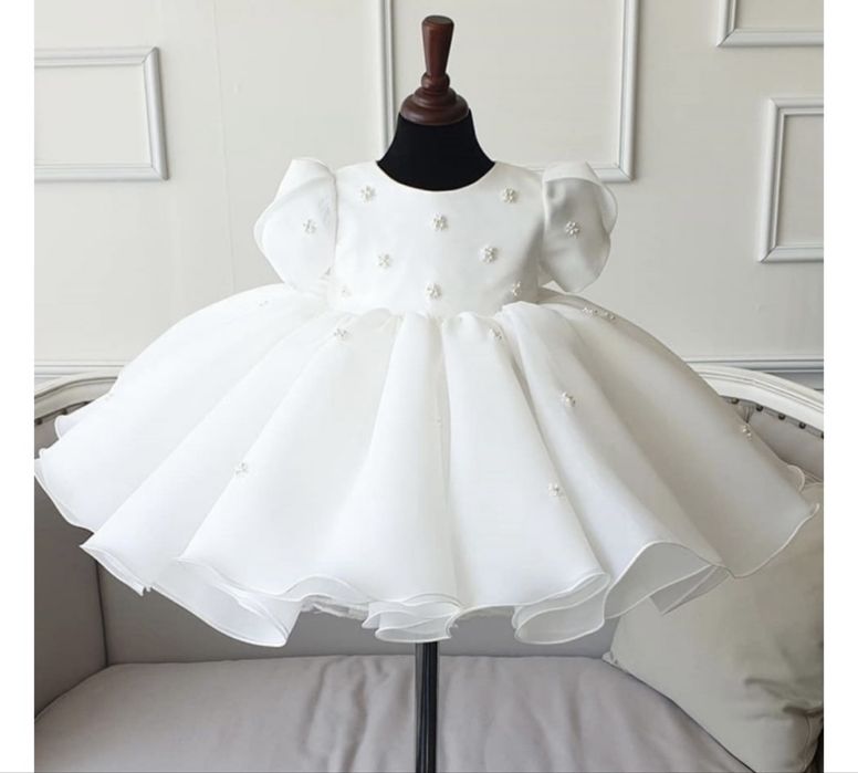 Белое пышное платье