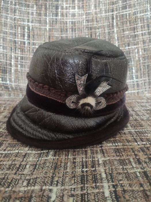 Женские шапки тёплые б/у