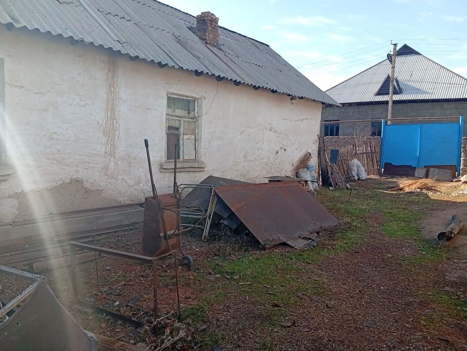 Hovli uy sotiladi holati yaxshi