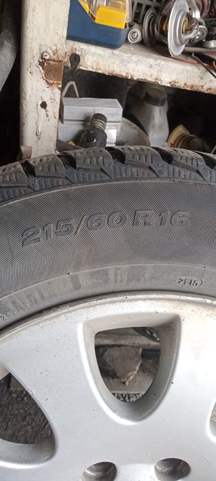 Продам зимнюю резину без дисков