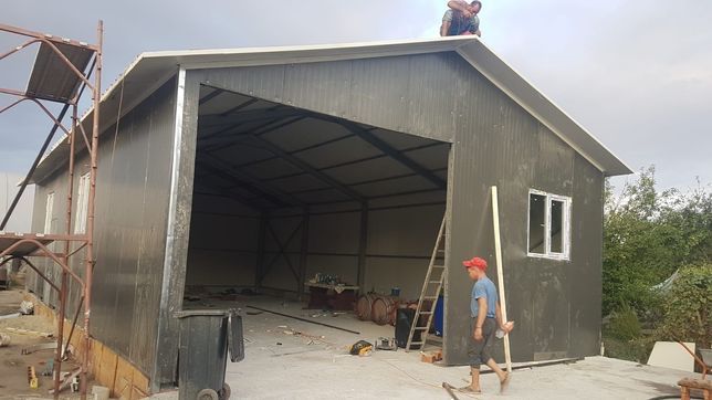 Vand hala metalica 100 de mp la cheie sau doar structura metalica