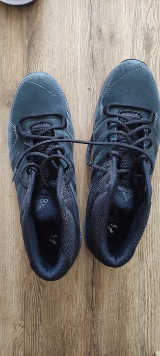 Маратонки Adidas и Puma