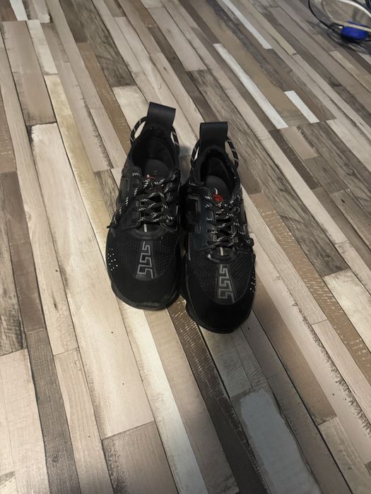 Versace chain reaction