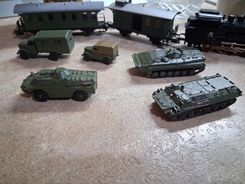Военна техника НРБ в мащаб 1:87 HO танкове и газ-69