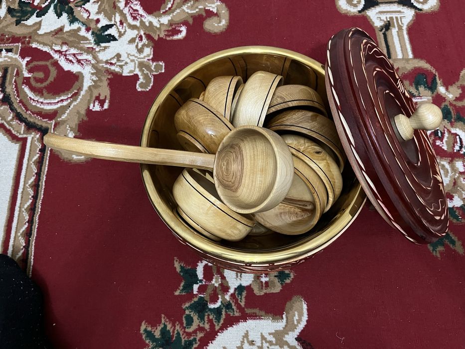 Кумысница с посудой