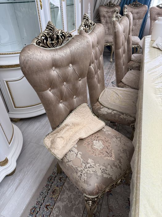 Королеский стол и стулья