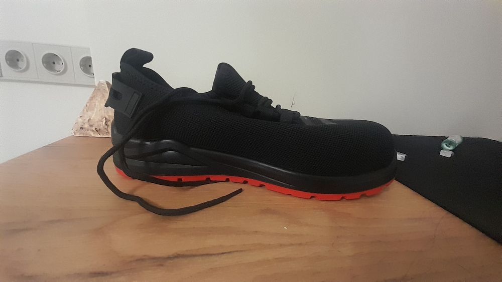 Кроссовки для строителей