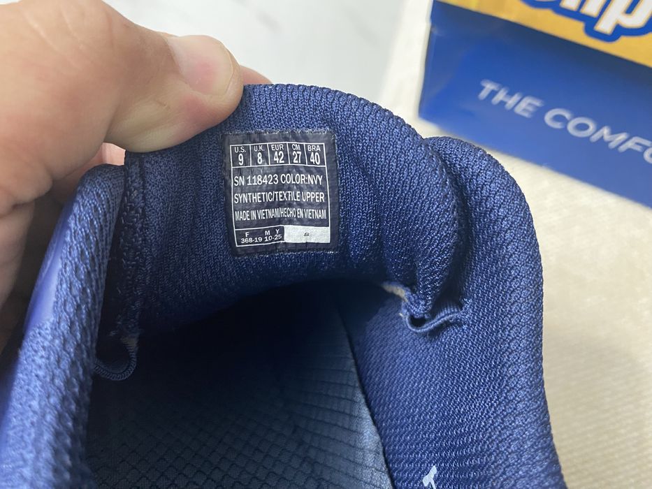 Продам кроссовки Skechers 42 размер