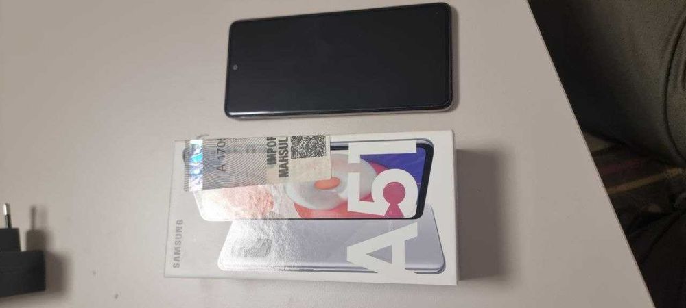 Продам Samsung Galaxy A51 в отличном состоянии!