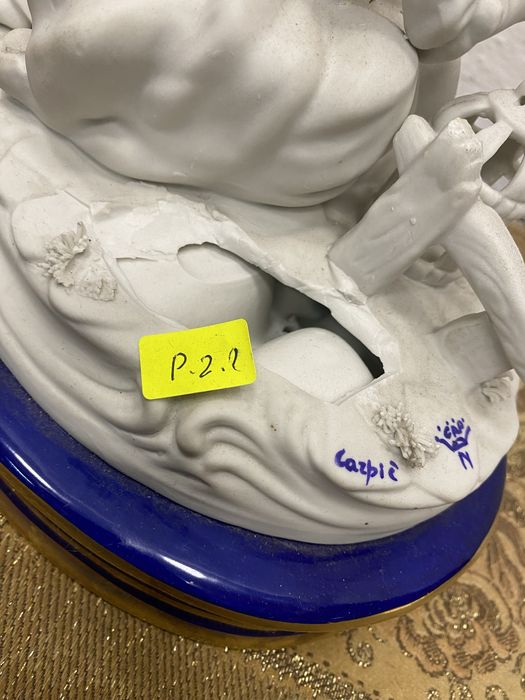 Италианска фигура на каподимонте бисквитен порцелан