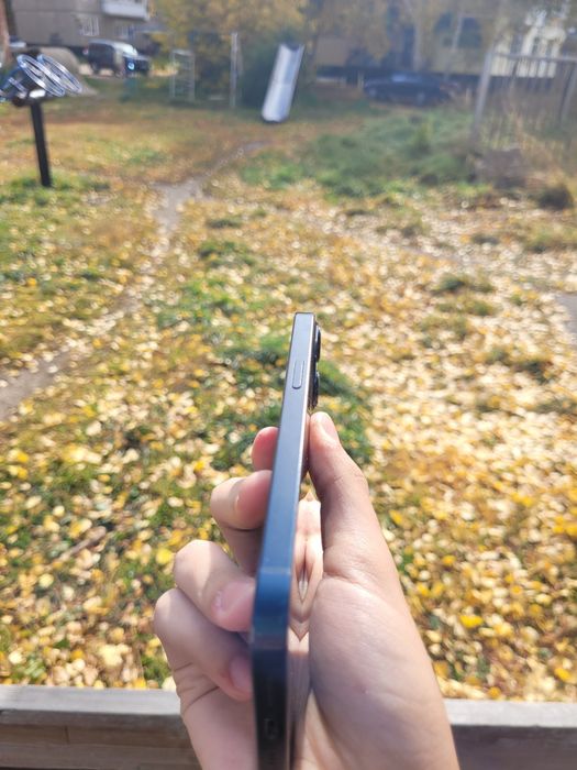 Продам iPhone 13