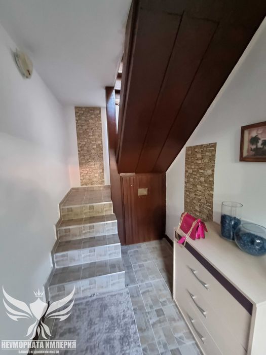 Продавам къща 225РЗП с 266 кв.м. двор в с.Забърдо обл.Смолян