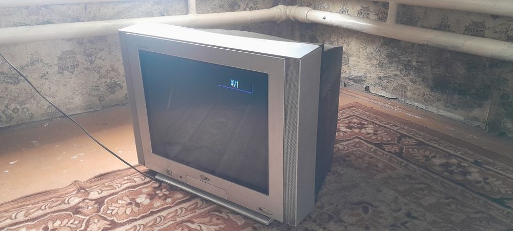 Продам старый телевизор LG Flatron
