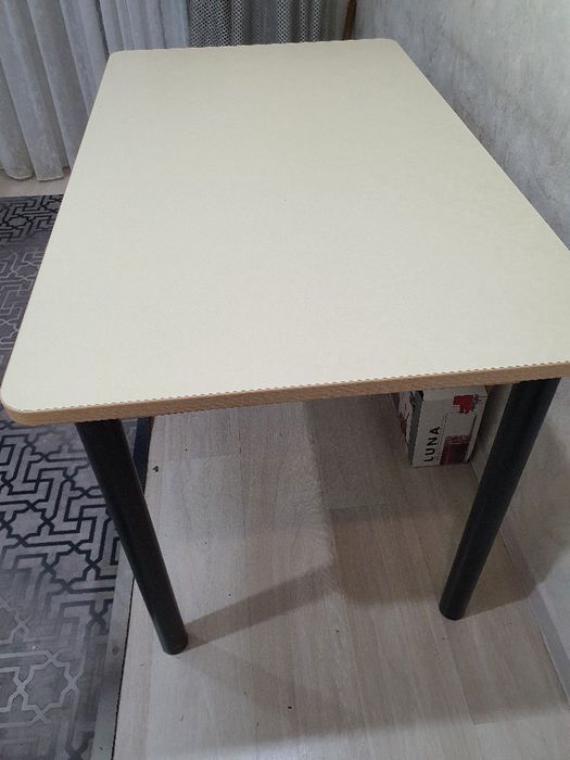 Продам кухонный стол.