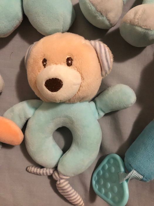 Играчки за бебе дрънкащи и свирещи