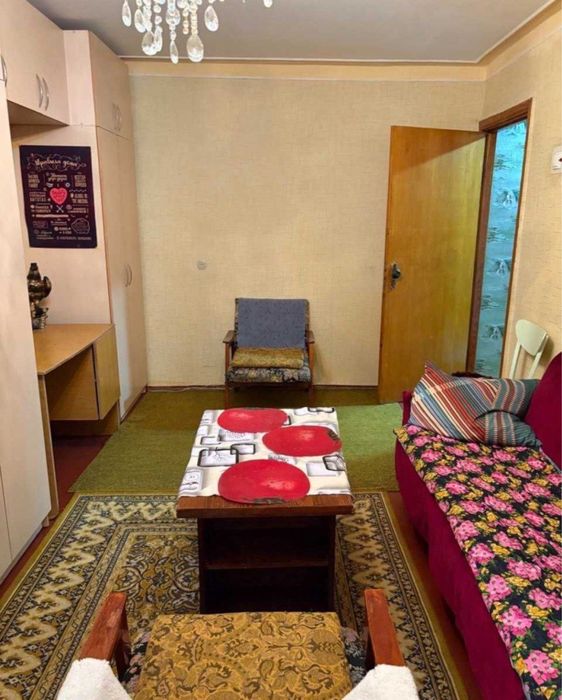 Новза метро олдида 2 хонади