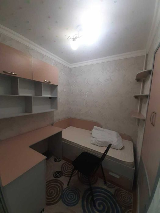 Сдаю квартиру Мирза Улугбекский р-он Эко базар 3-х ком 1-этаж 4-этажка
