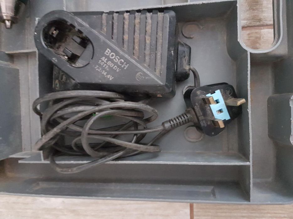 Bosch 9.6v+incarcator universal bosch