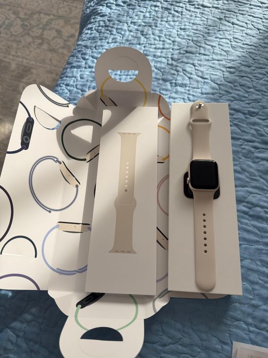 Продам Новые Apple watch SE