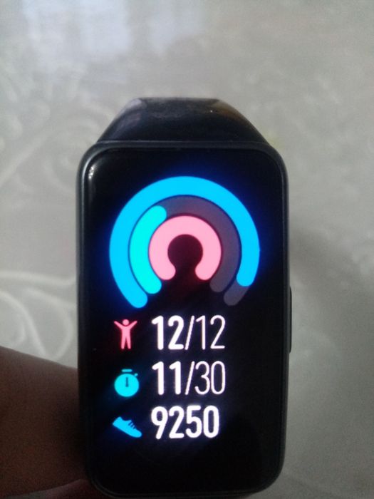 Продам Hwauei band 6