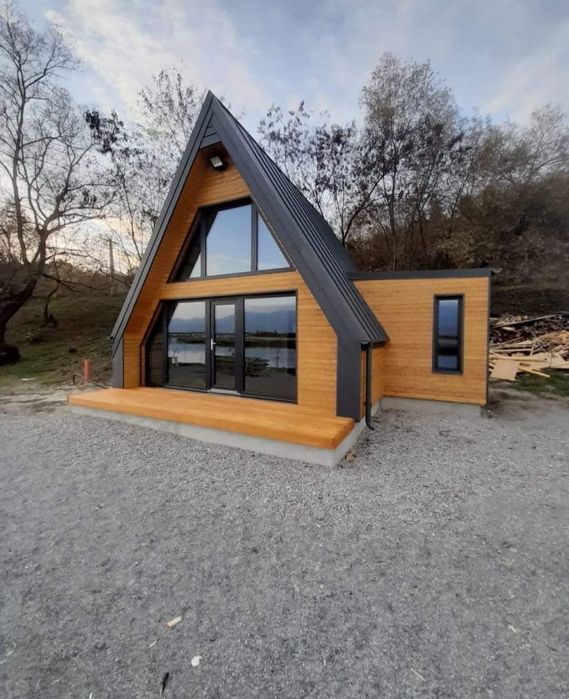 Fac căsuțe cu dormitor sufragerie și baie mseriași de înaltă calitate