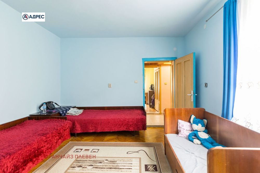 Къща в Плевен-9-ти квартал площ 194 цена 155000