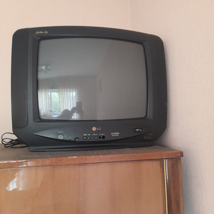 Телевизор LG на запчасти продаю.
