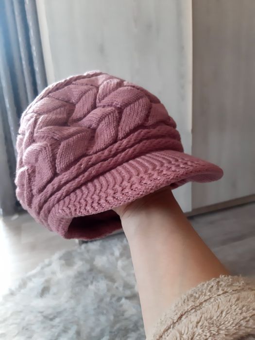 Новые шапки разные, берет