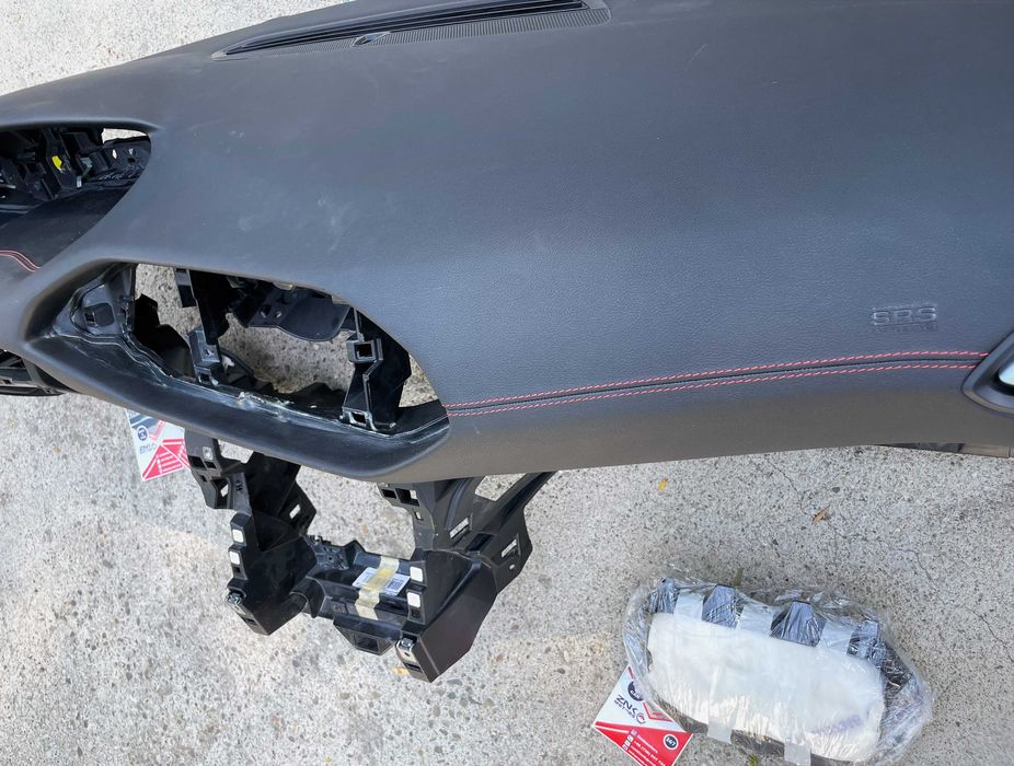 plansa de bord Peugeot 308 GT T9 cusatura rosie + kit airbag / centuri