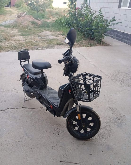 Продам электроскутер SK8