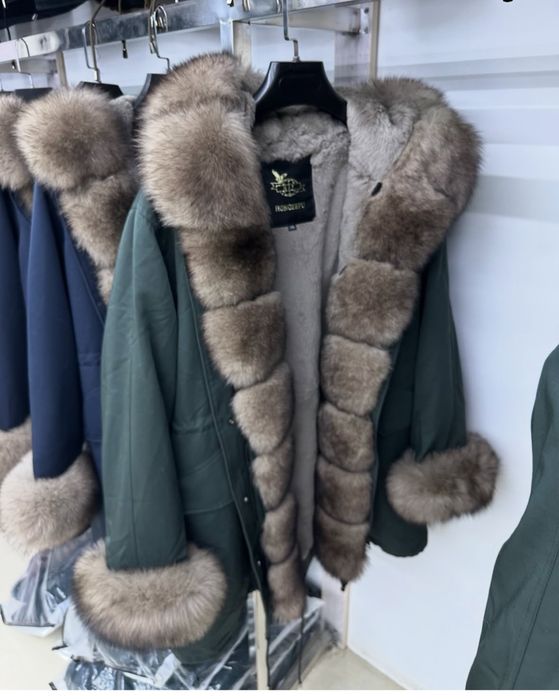 Продам парку , песец