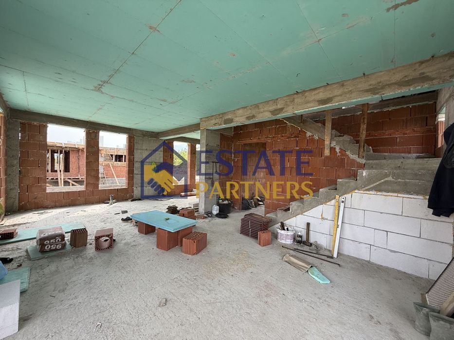 Къща в Пловдив, област-с.Брестник площ 172 цена 316000