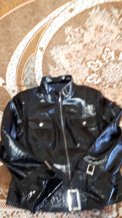 Продам женскую куртку