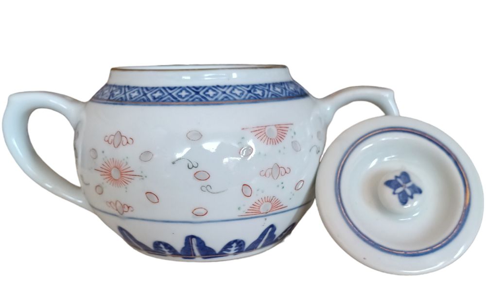 Стар сервиз от фин порцелан.