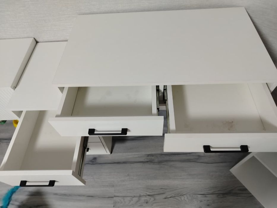 Продам туалетный столик