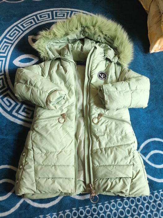 Продам куртку тепл. на девочку 6-7 лет