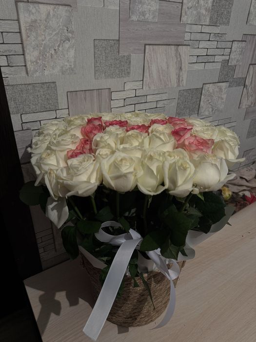 Цветы именной букет с корзинлй