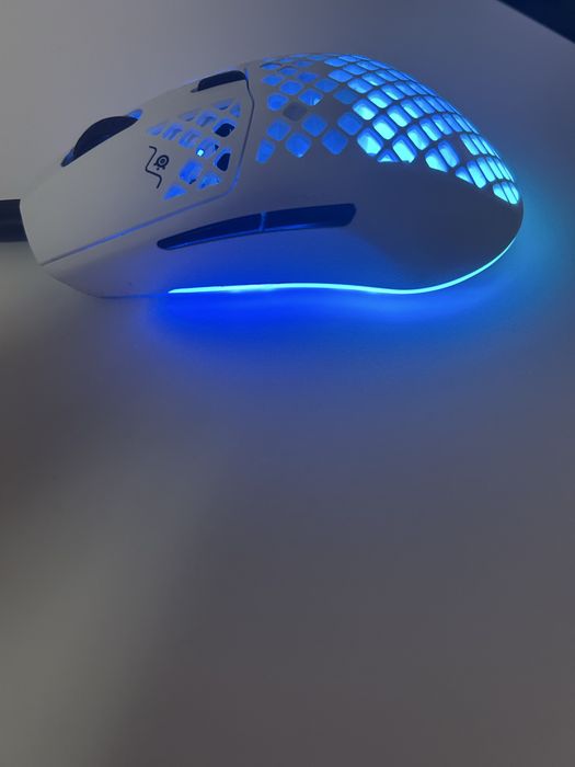 Mouse aerox 3 snow white   putin folosit