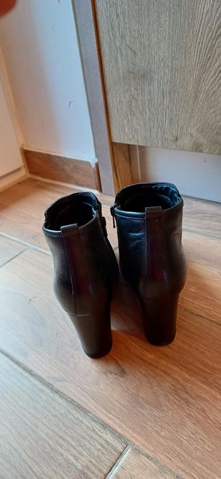 Botine piele exterior- interior  marimea 39, toc 8 cm