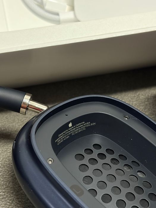 AirPods Max Gen 1