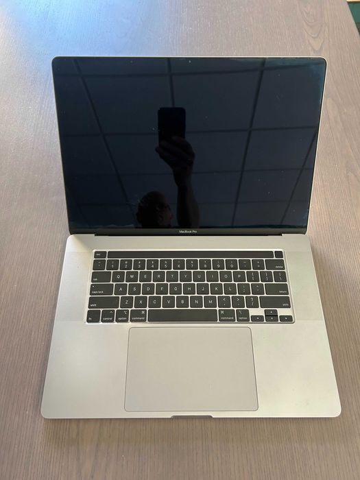 MacBook Pro 16 Touch Bar, Intel i9 2.3 GHz, 16GB, 1TB