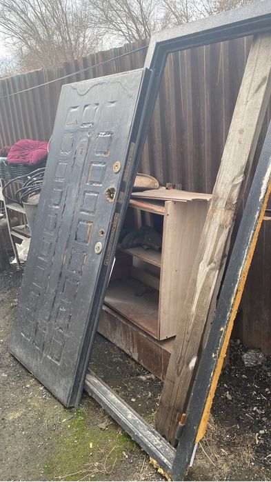 Продам двери б/у