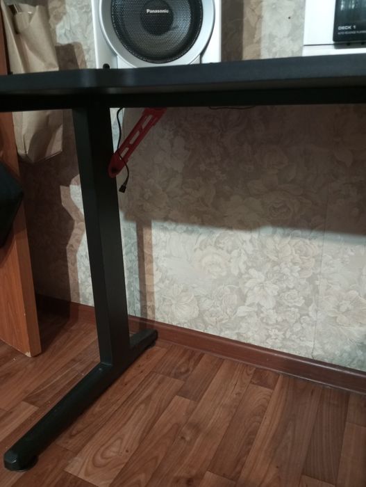 Продам компьютерный стол