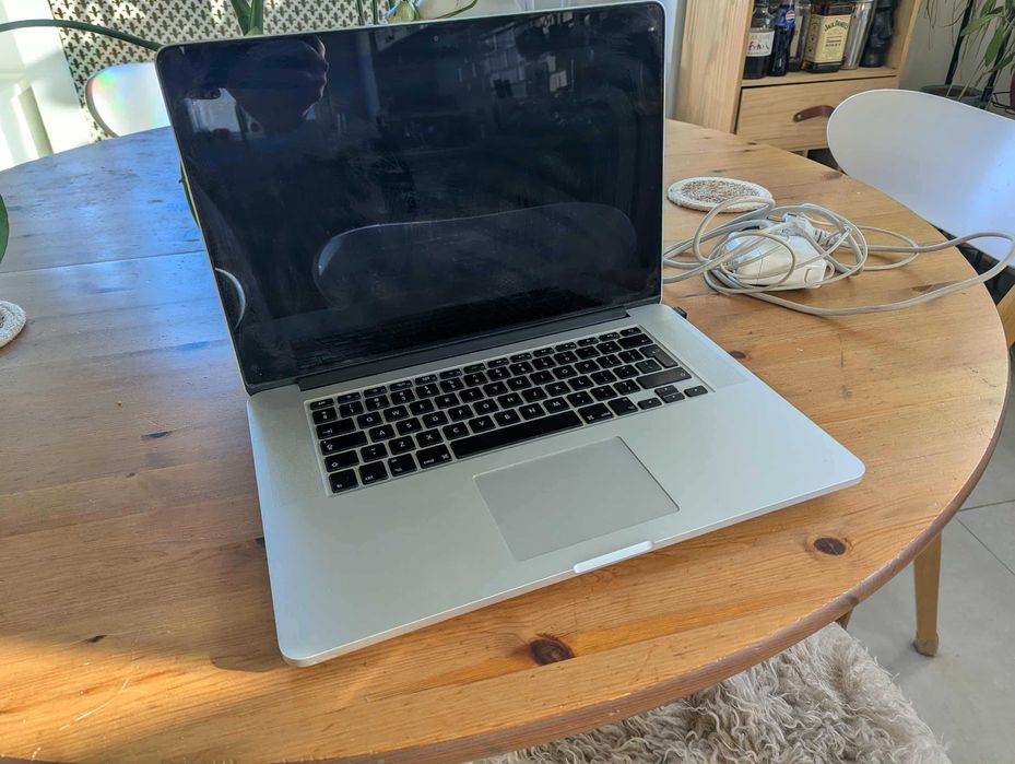 Macbook Pro 15” i7 16GB 500GB mid 2014 (baterie noua)