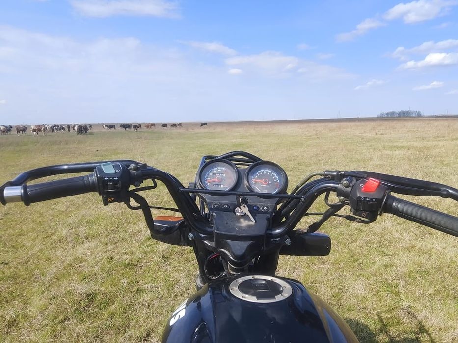 Продам мотоцикл яки вуз 150 куб