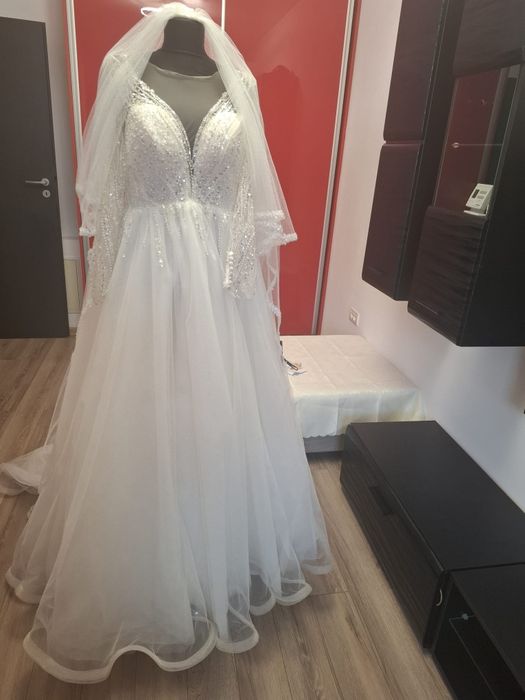 Vând rochie mireasă 1800 lei negociabil