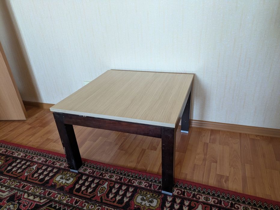 Продам столик 70х70
