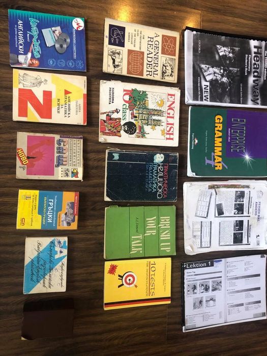 Учебници и речници по английски, немски и гръцки език.